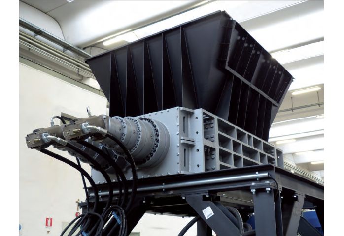 2 hriadeľový drvič 2x75kW, hydraulický pohon, kapacita xx