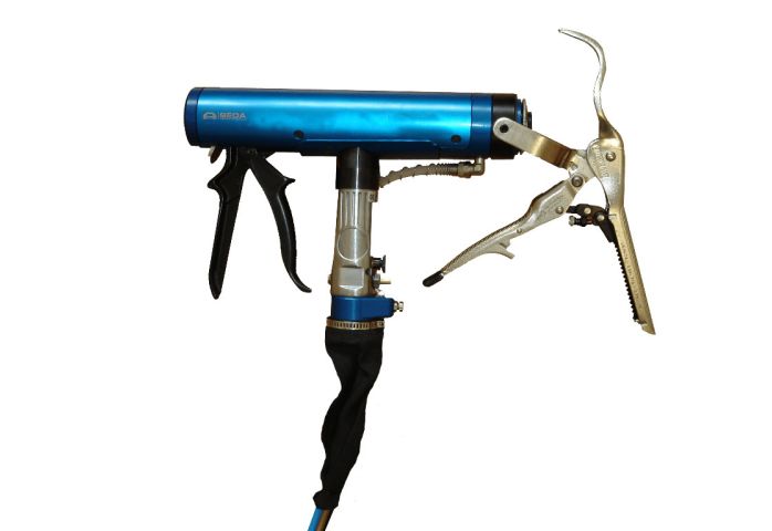 Suction of silencer oil