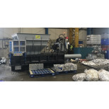 Automatický lis se stand. zásob. a výstupním otvorem pro balíky