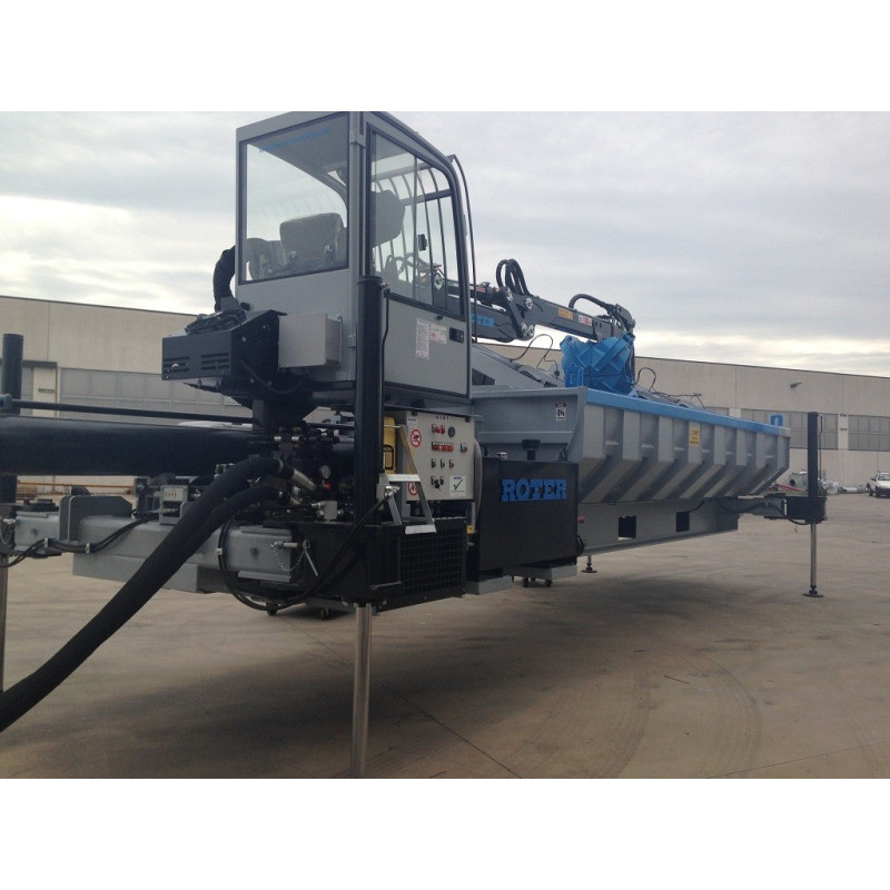 Jeřáb s kabinou a pákou